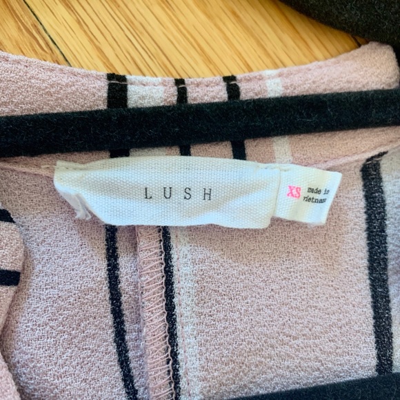 LUSH Hailey Crepe Shift Dress - Picture 4 of 7